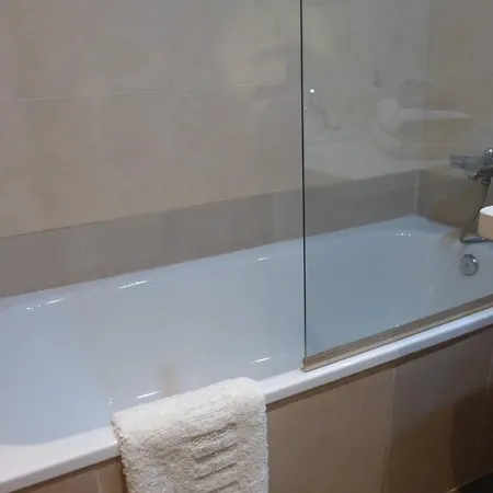 Appartement Lovely Bedroom, 2 Bathroom With Pool *